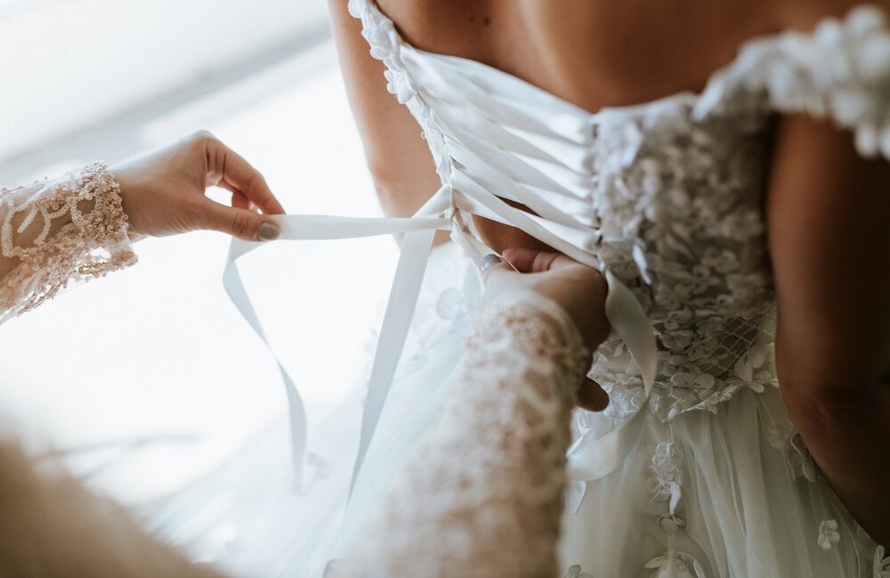 Brautkleid binden