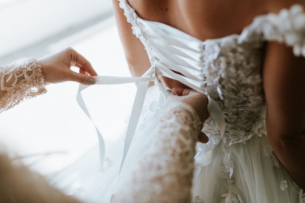 Brautkleid binden